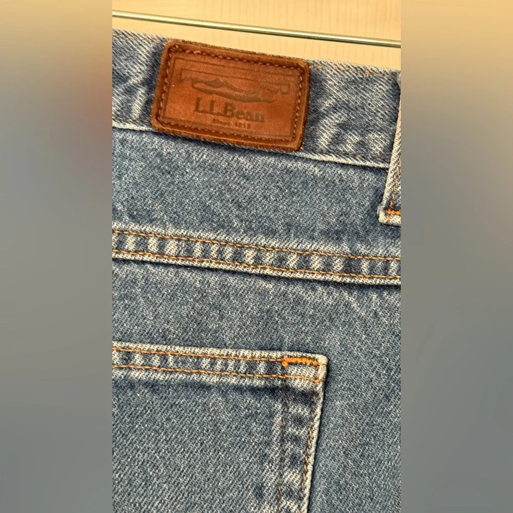 LL Bean MEN'S JEANS Relaxed Fit Medium Blue Denim Wash Straight Leg 44x30 - Picture 4 of 14